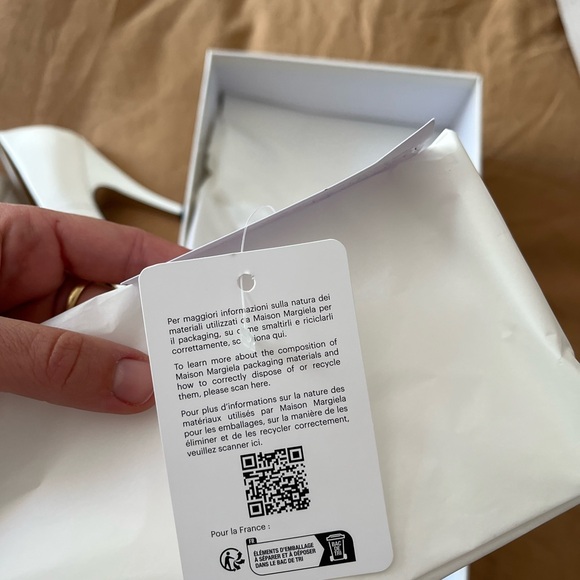 Maison Martin Margiela Women's White Leather Pumps - Picture 4 of 16